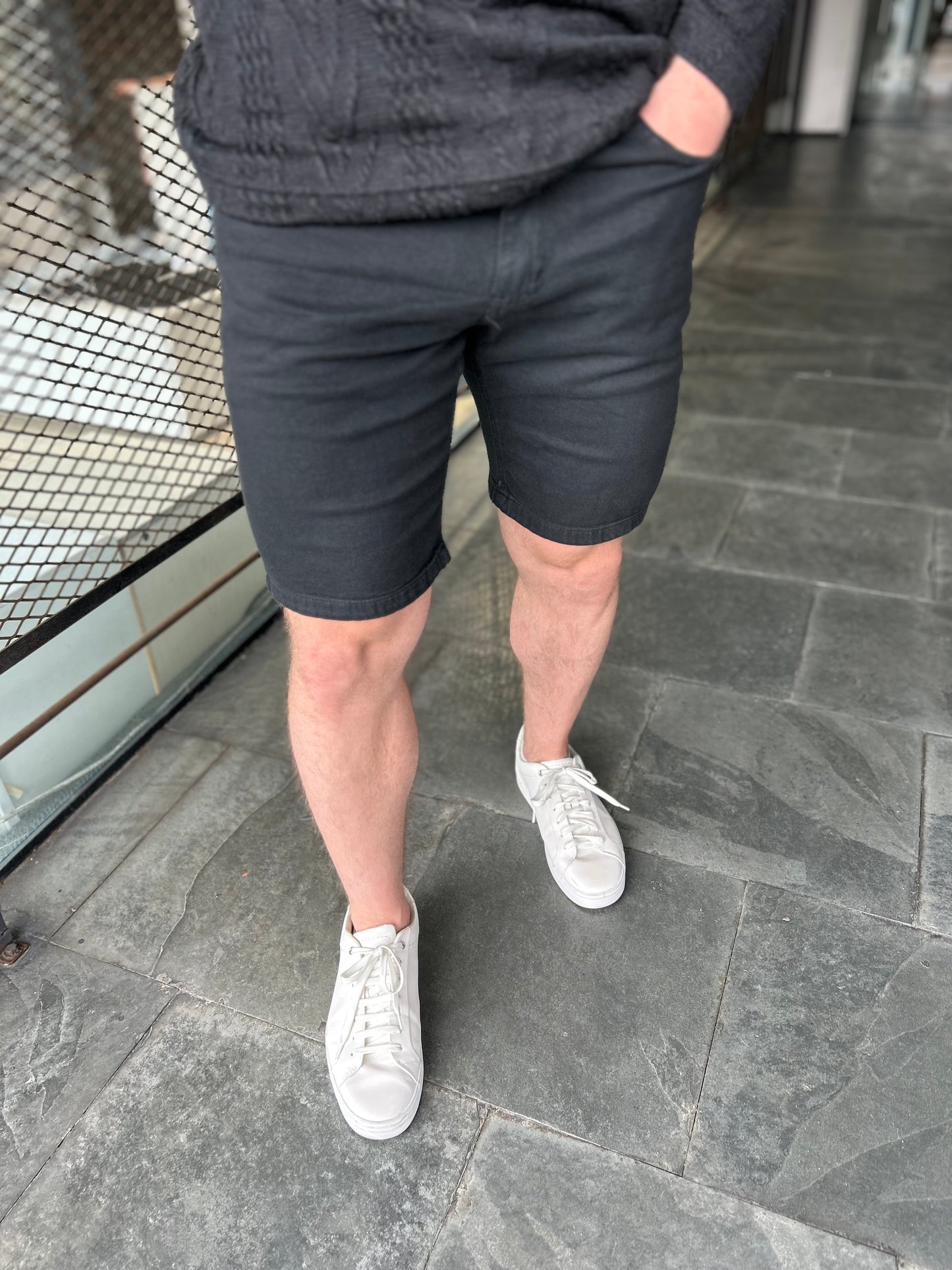 Bermuda de jeans negra lisa