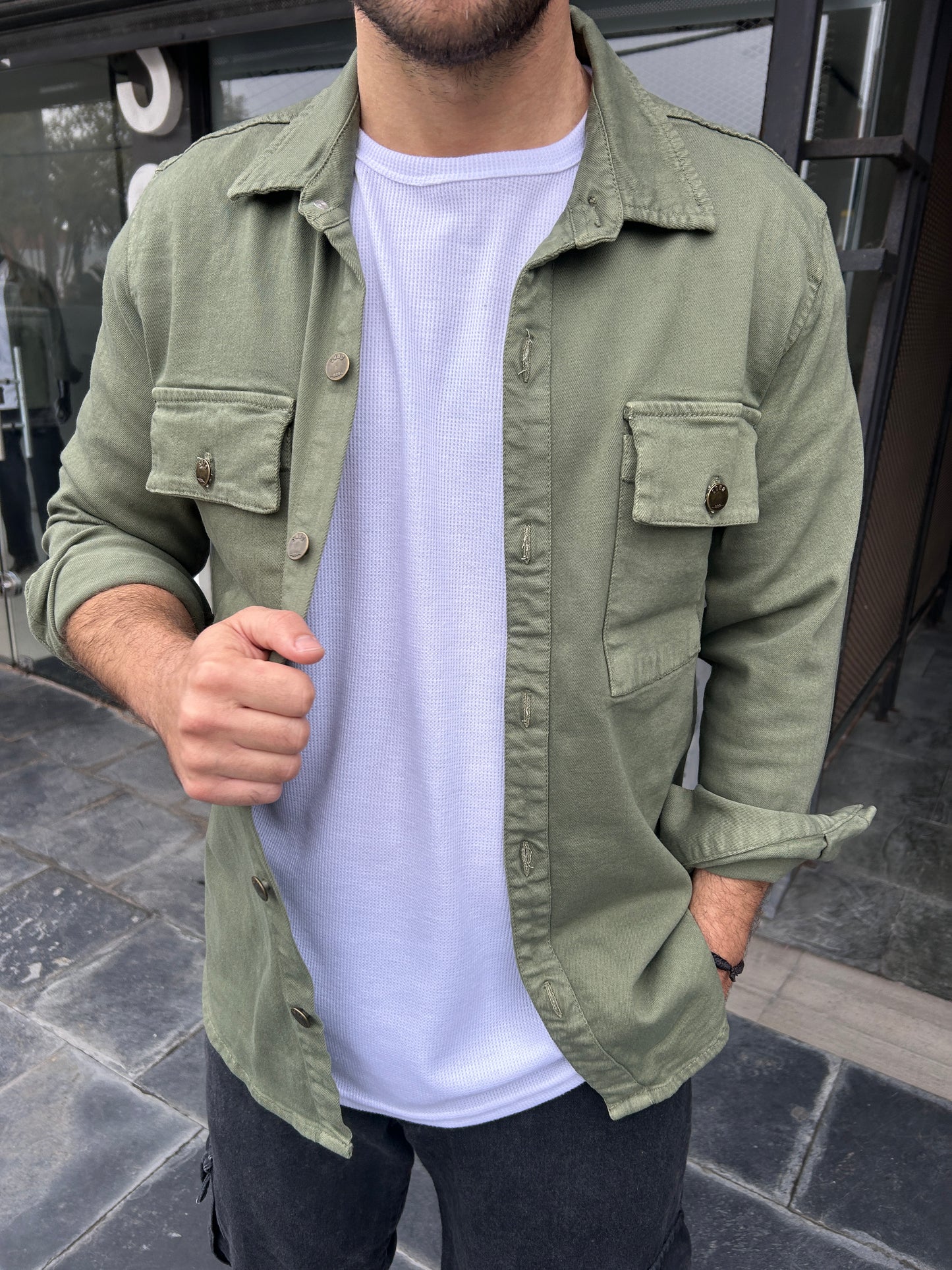 Sobre camisa verde