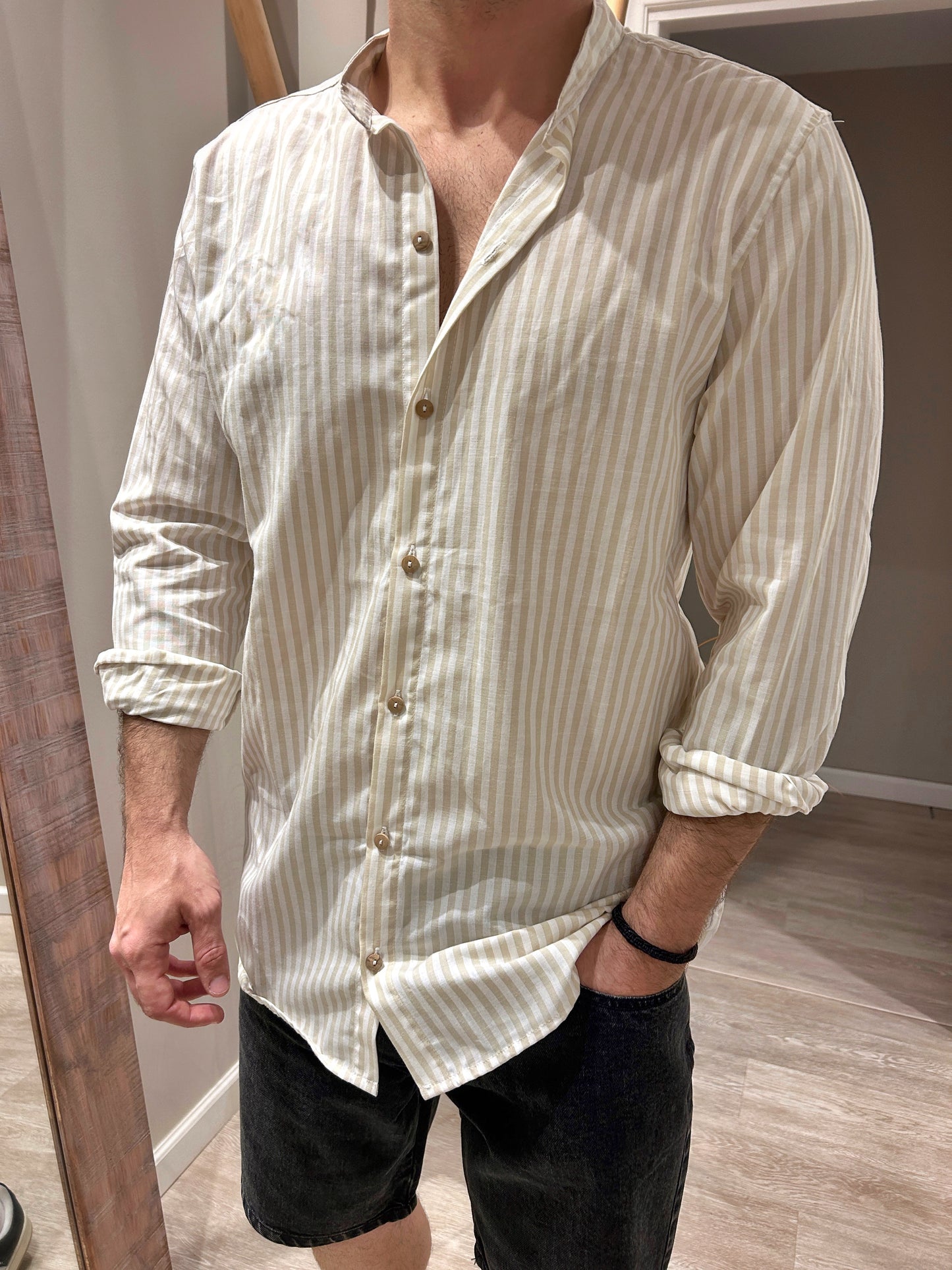 Camisa a rayas beige / blanco