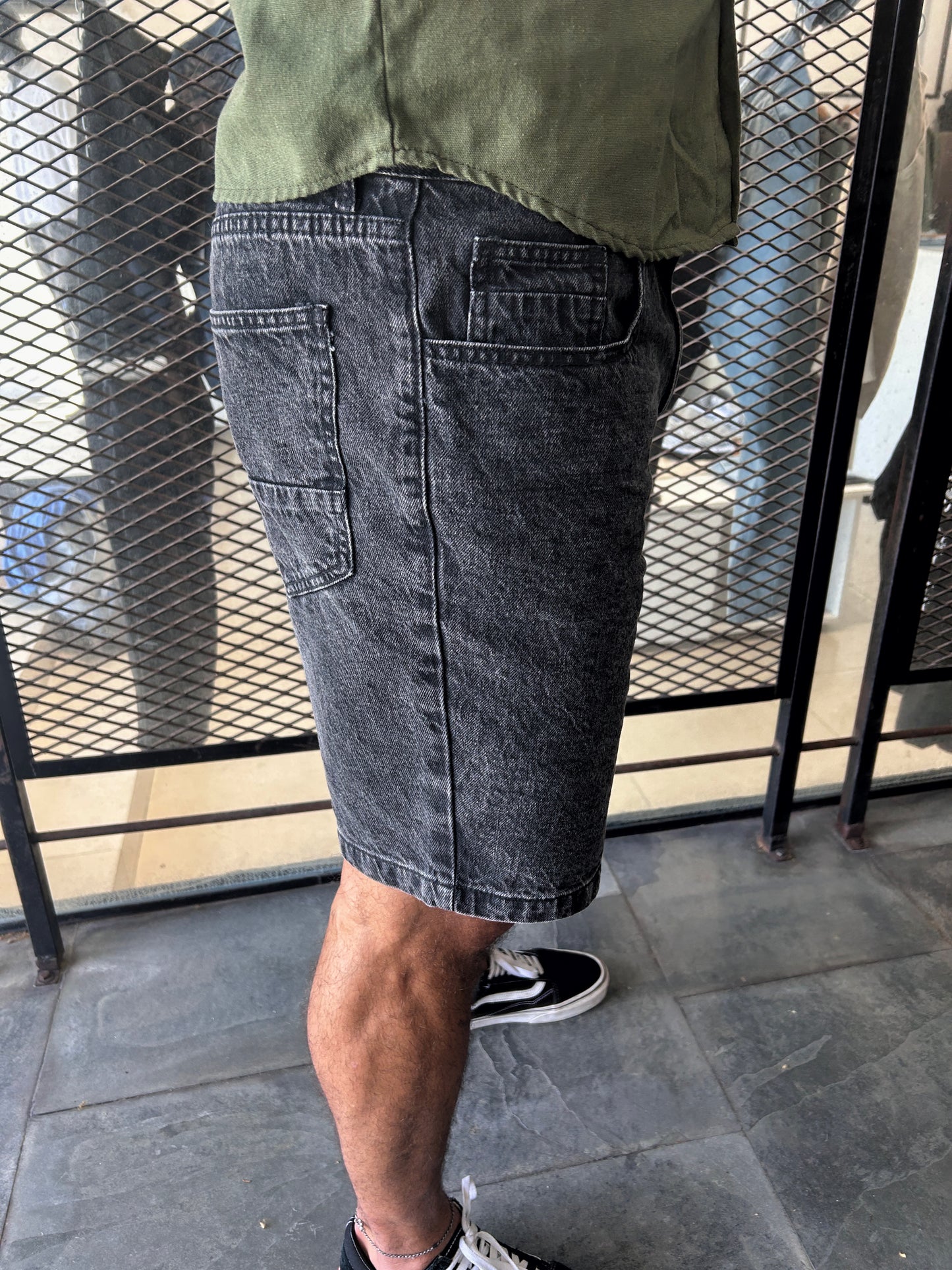 Bermuda BLACK gastada