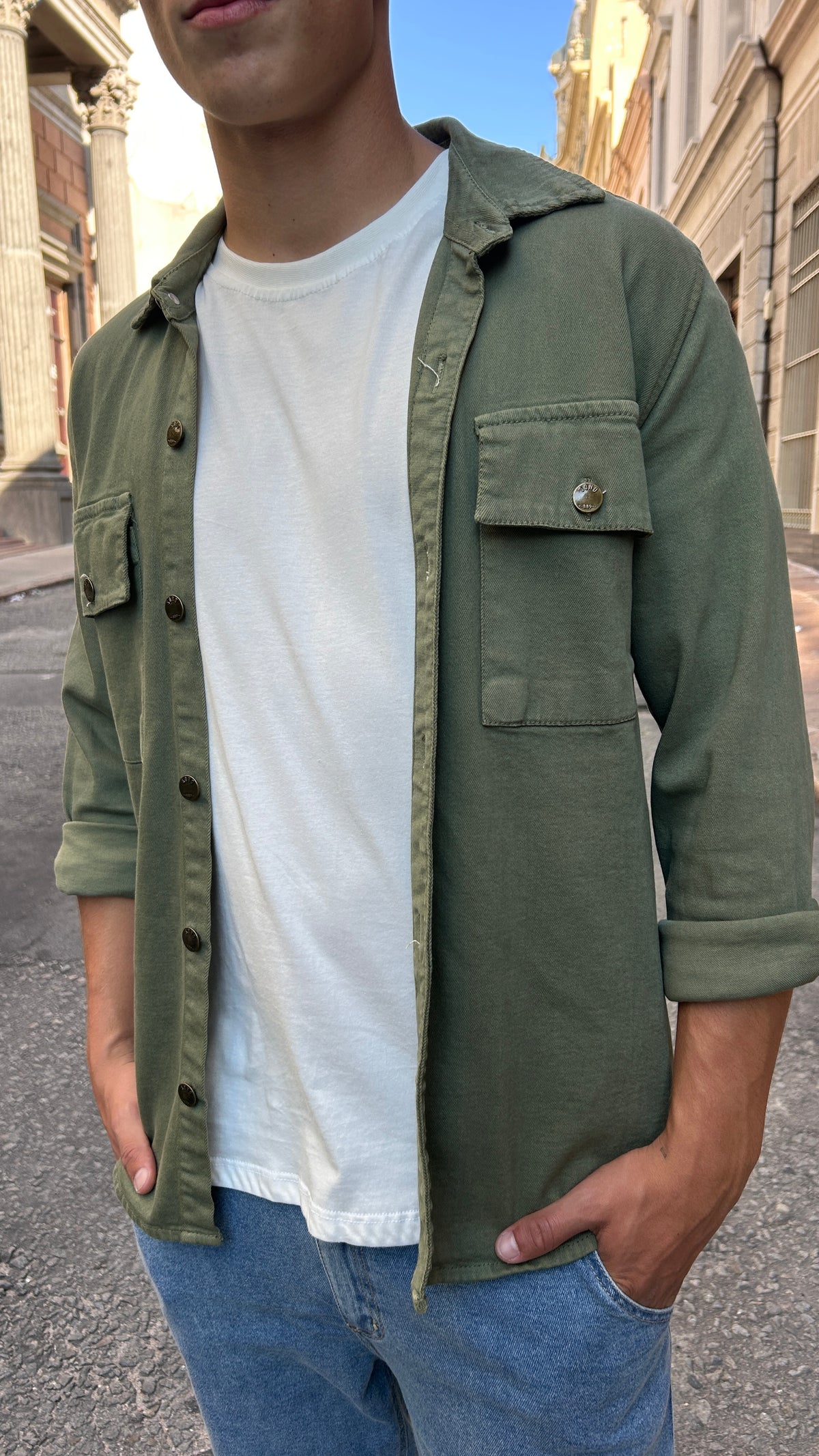Sobre camisa verde