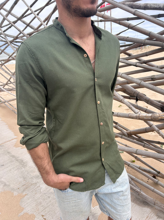 Camisa de lino verde oliva
