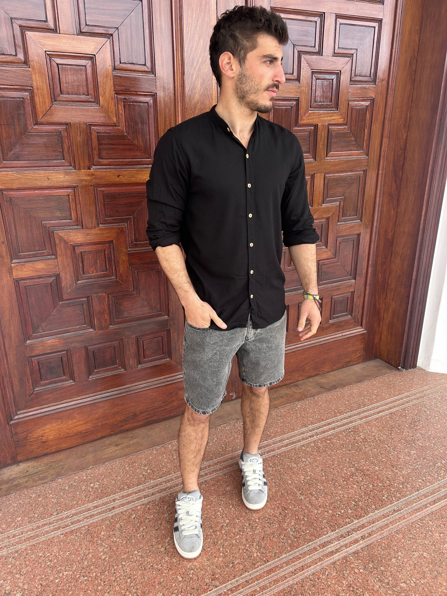 Camisa de lino negra