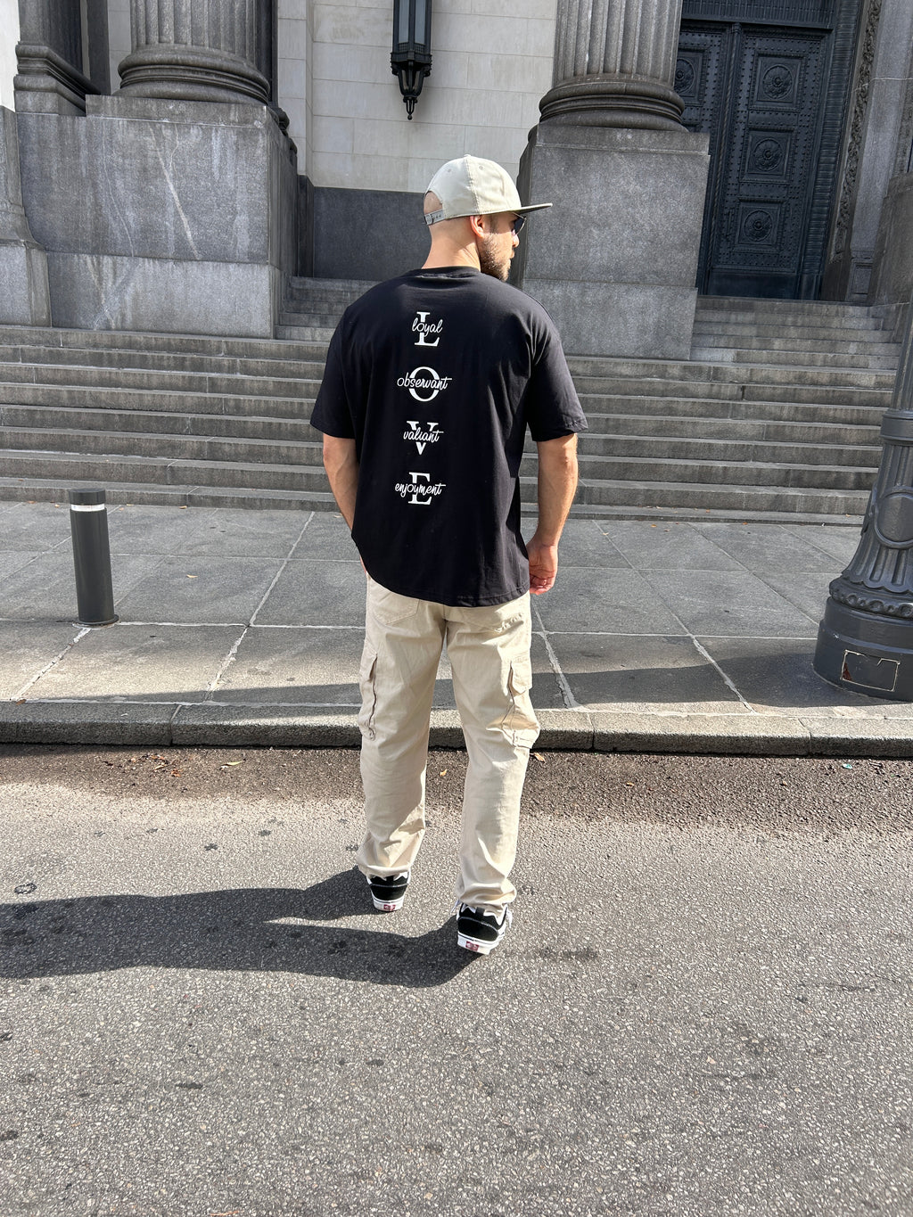 Remera negra estampada LOVE (espalda)