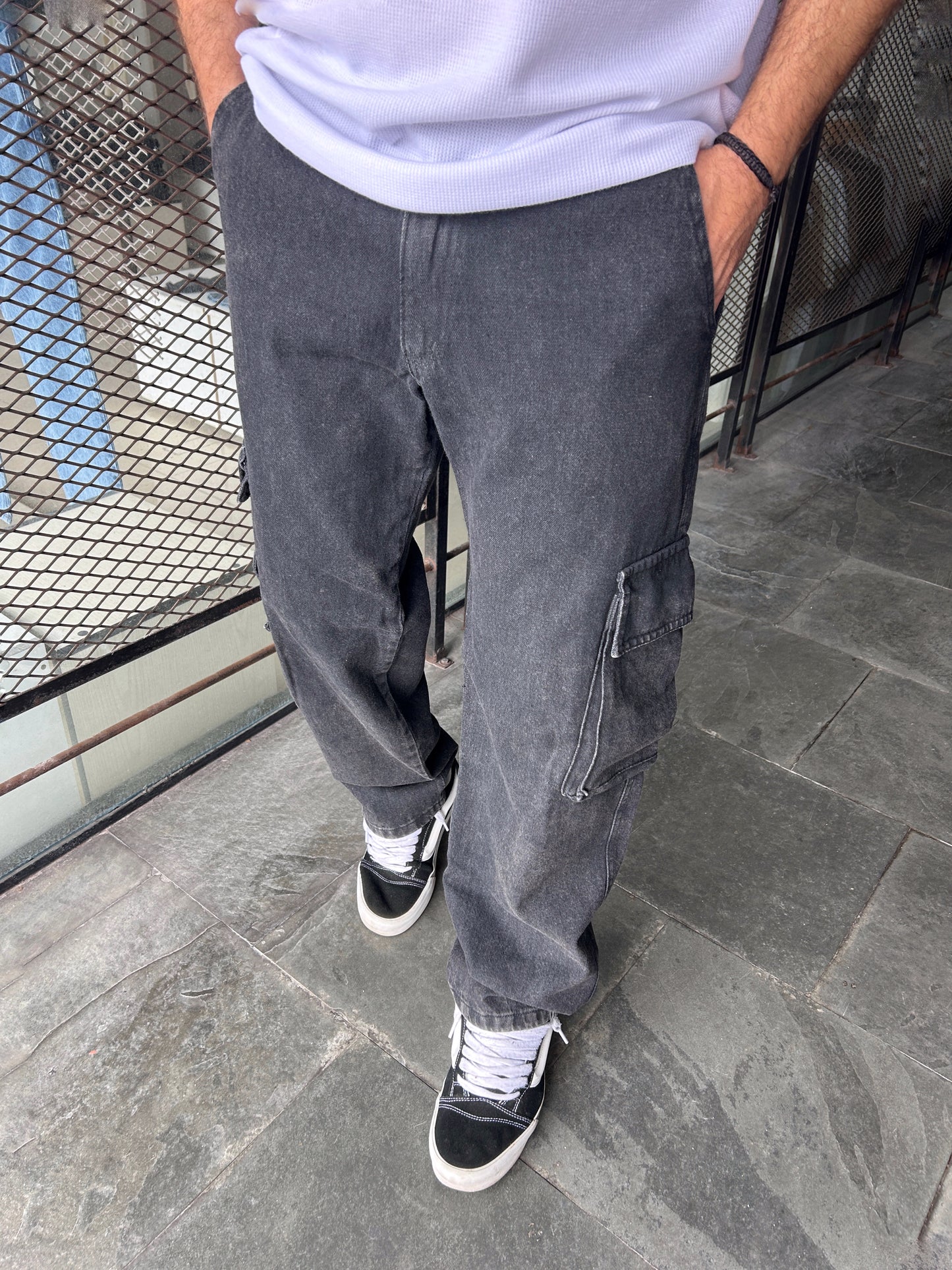 Cargo baggy black gastado