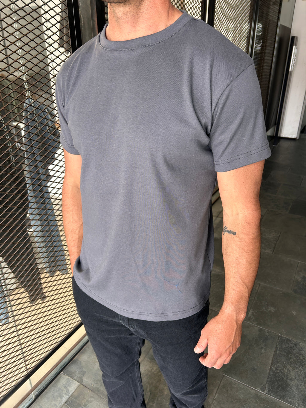 Remera básica gris topo
