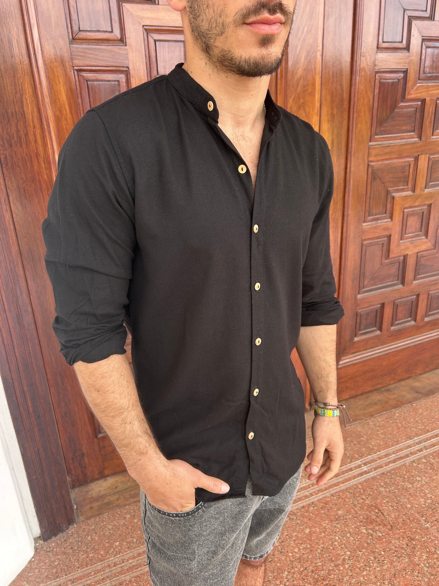 Camisa de lino negra