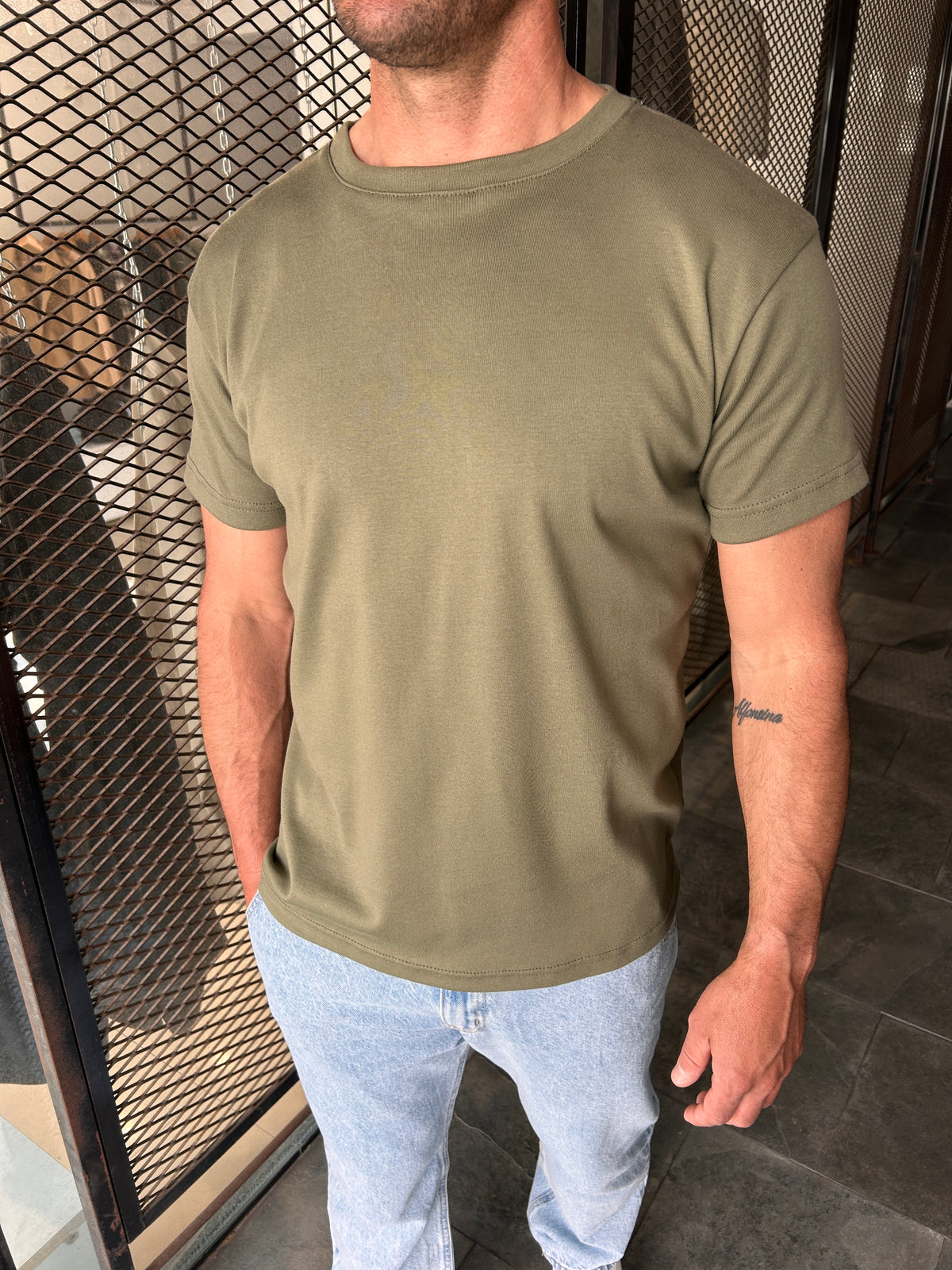 Remera básica oliva