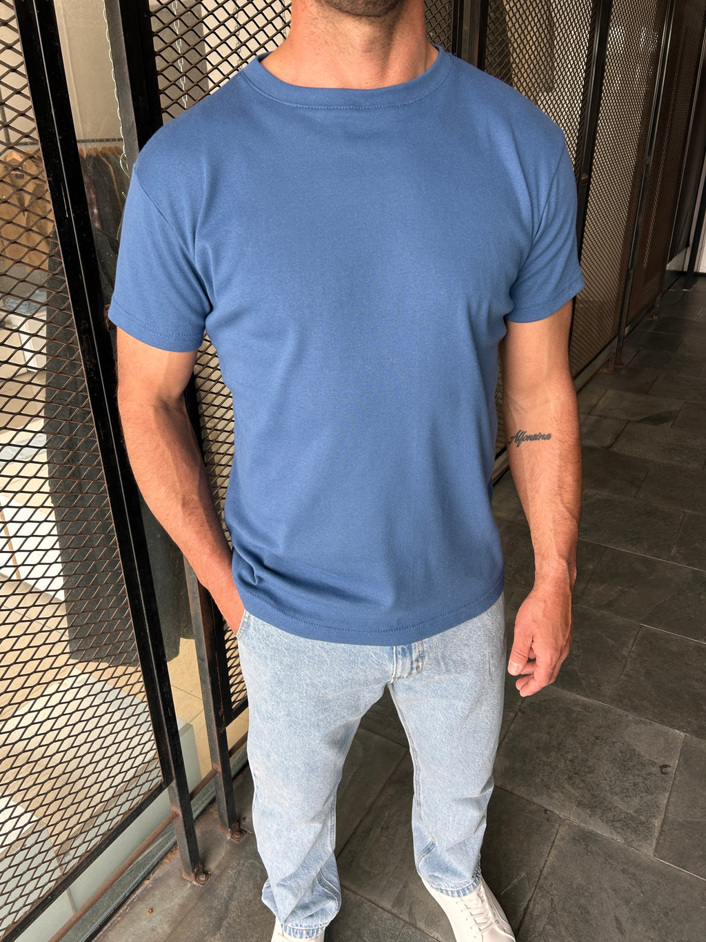 Remera básica azul piedra