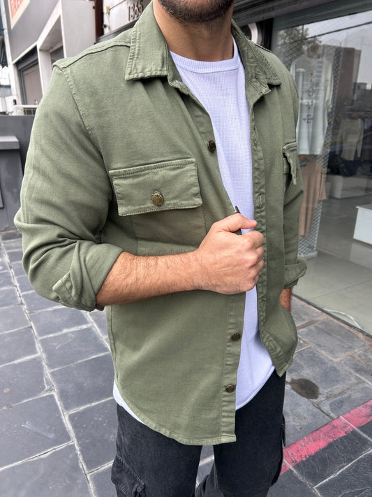 Sobre camisa verde