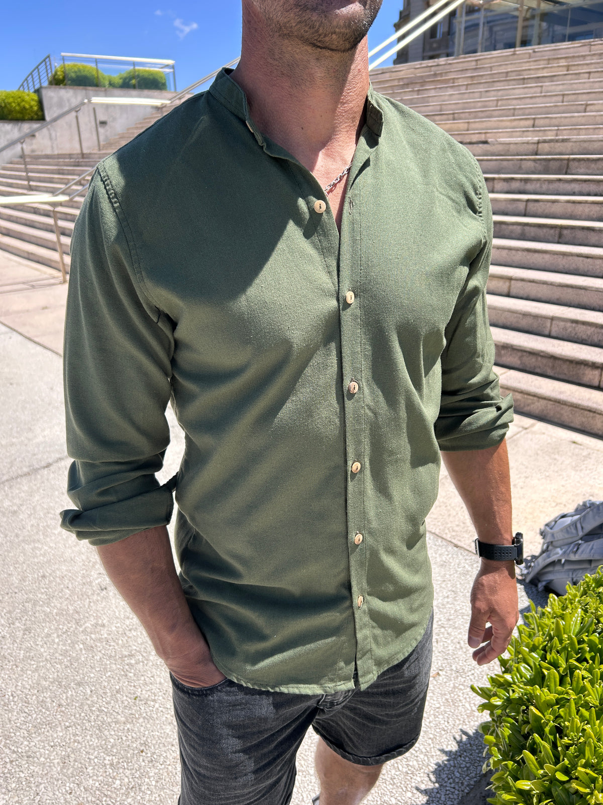 Camisa de lino verde oliva