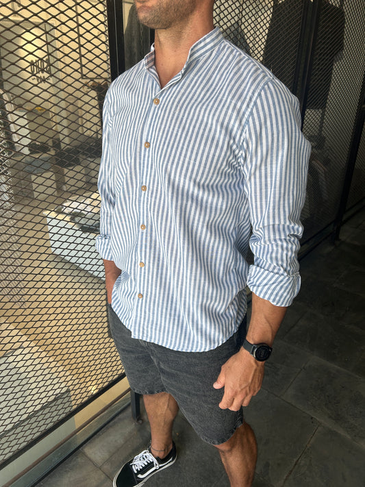 Camisa rayada celeste y blanca