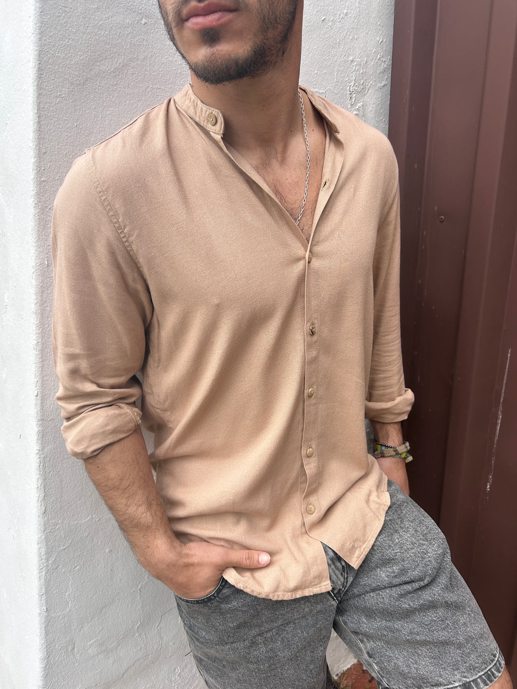 Camisa de lino beige oscuro