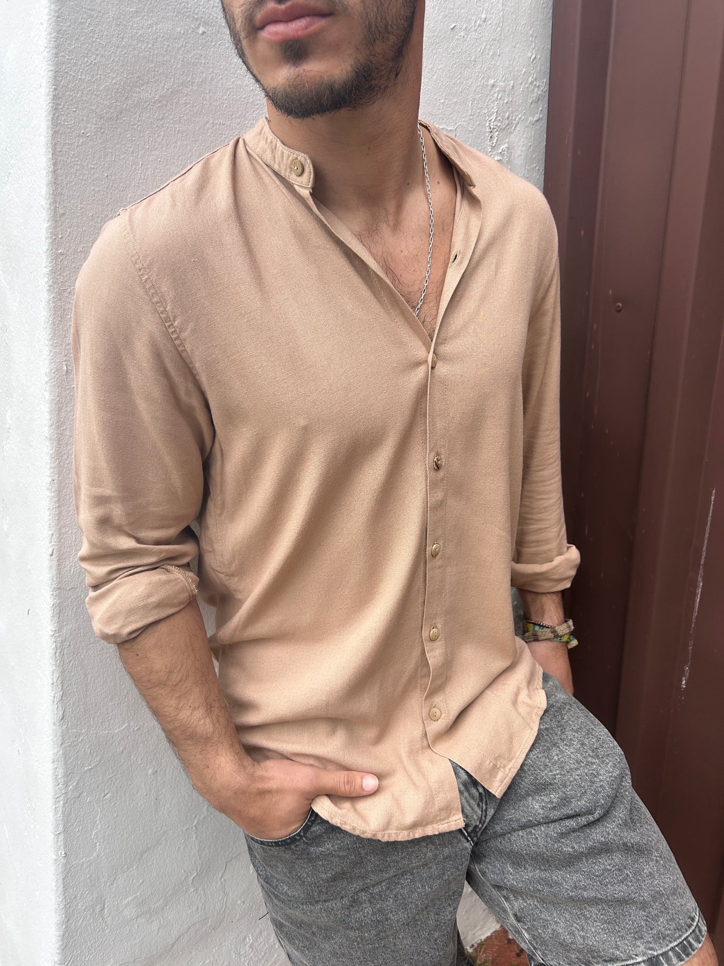 Camisa de lino beige oscuro